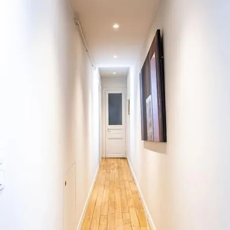 Elegant 1 Bedroom In 16th Apartment